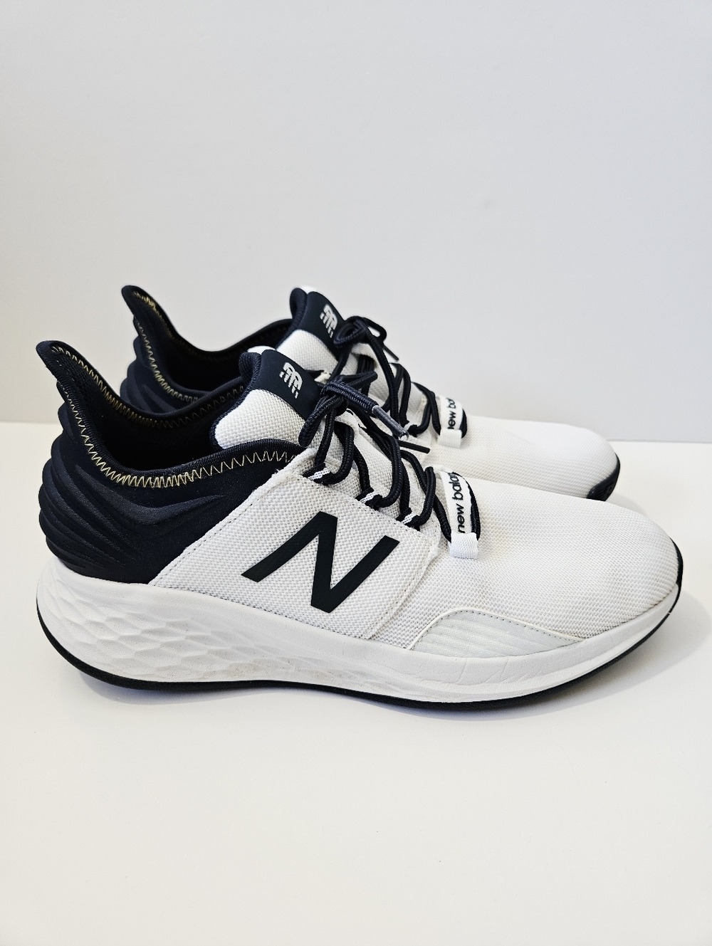 New Balance Fresh Foam Roav Sneakers Size 8 White Navy Golf Shoes